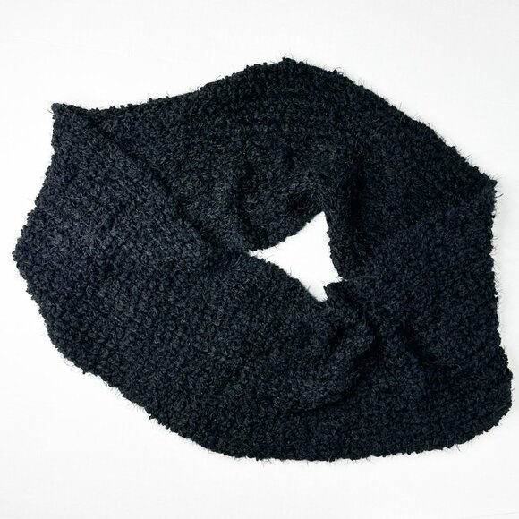 Black Infinity Scarf Very Versatile - Picture 7 of 12